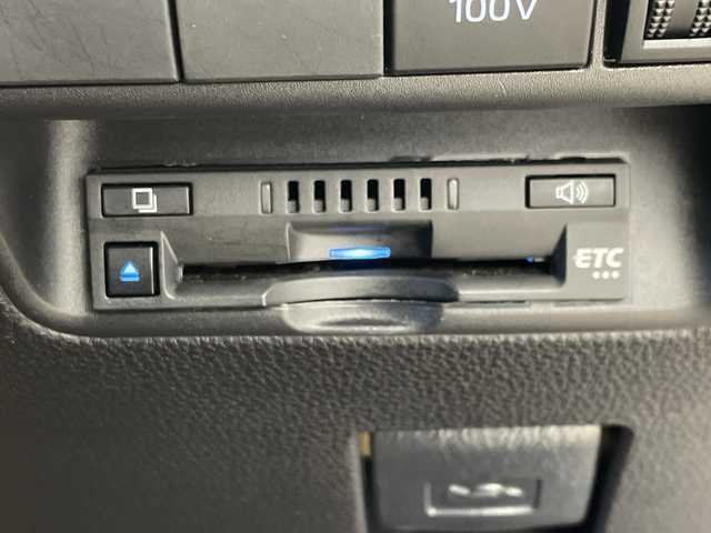 トヨタ アクア G 群馬県 2022(令4)年 2.4万km クリアベージュメタリック 純正８型ナビ　全周囲カメラ　パーキングアシスト　ビルトインＥＴＣ２．０　ドラレコ　衝突被害軽減ブレーキ　レーンアシスト　オートマチックハイビーム　ＬＥＤヘッドライト　クリアランスソナー　禁煙車