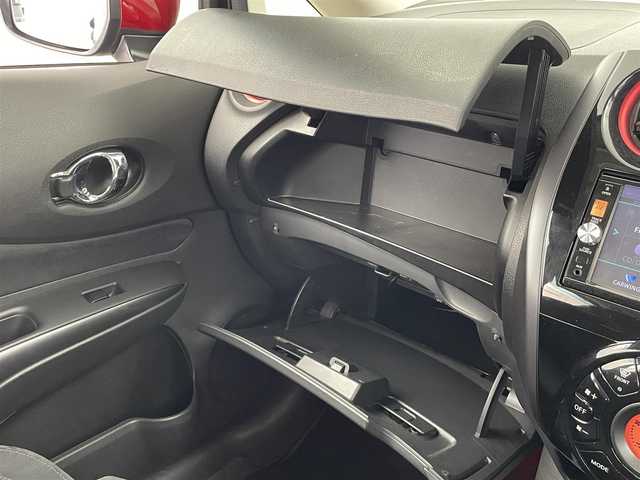日産 ノート ニスモS 大分県 2015(平27)年 4.9万km スーパーブラック 純正SDナビ　/（フルセグ/CD/DVD/Bluetooth）/5速マニュアル　/バックカメラ　/ETC/前後ドライブレコーダー/専用シート/プッシュスタート/スマートキー/電動格納ミラー/純正アルミホイール/保証書/取扱説明書/スペアキー