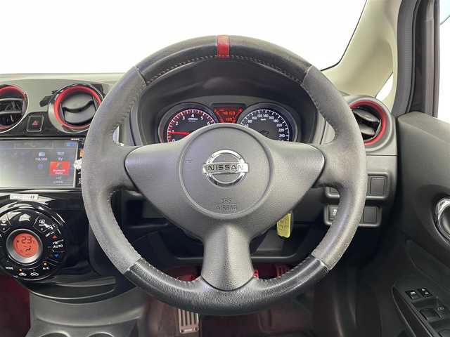 日産 ノート ニスモS 大分県 2015(平27)年 4.9万km スーパーブラック 純正SDナビ　/（フルセグ/CD/DVD/Bluetooth）/5速マニュアル　/バックカメラ　/ETC/前後ドライブレコーダー/専用シート/プッシュスタート/スマートキー/電動格納ミラー/純正アルミホイール/保証書/取扱説明書/スペアキー