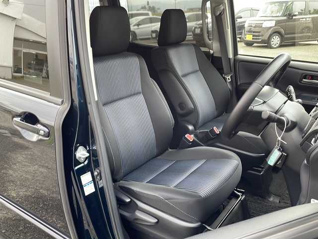 トヨタ ヴォクシー ZS 新潟県 2014(平26)年 3.9万km ブラッキッシュアゲハガラスフレーク 4WD/純正9インチSDナビ(NSZT-Y62G)/CD/DVD/BT/フルセグテレビ/フリップダウンモニター/バックカメラ/ETC/両側パワースライドドア/ステアリングスイッチ/MTモード付きAT/スマートキー/プッシュスタート/LEDヘッドライト/オートライト/フォグランプ/純正16インチアルミホイール