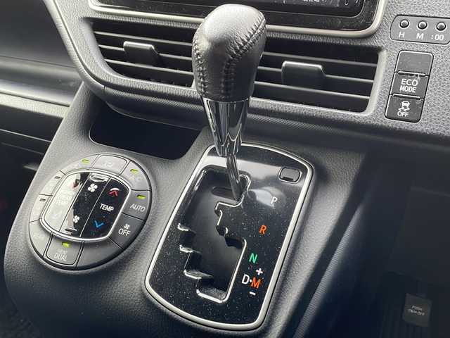 トヨタ ヴォクシー ZS 新潟県 2014(平26)年 3.9万km ブラッキッシュアゲハガラスフレーク 4WD/純正9インチSDナビ(NSZT-Y62G)/CD/DVD/BT/フルセグテレビ/フリップダウンモニター/バックカメラ/ETC/両側パワースライドドア/ステアリングスイッチ/MTモード付きAT/スマートキー/プッシュスタート/LEDヘッドライト/オートライト/フォグランプ/純正16インチアルミホイール