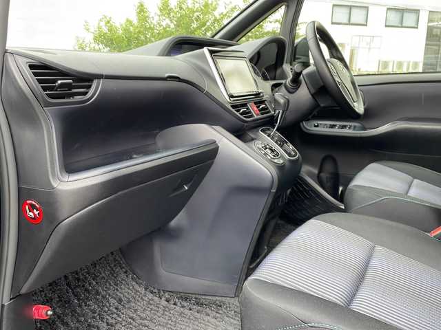 トヨタ ヴォクシー ZS 新潟県 2014(平26)年 3.9万km ブラッキッシュアゲハガラスフレーク 4WD/純正9インチSDナビ(NSZT-Y62G)/CD/DVD/BT/フルセグテレビ/フリップダウンモニター/バックカメラ/ETC/両側パワースライドドア/ステアリングスイッチ/MTモード付きAT/スマートキー/プッシュスタート/LEDヘッドライト/オートライト/フォグランプ/純正16インチアルミホイール