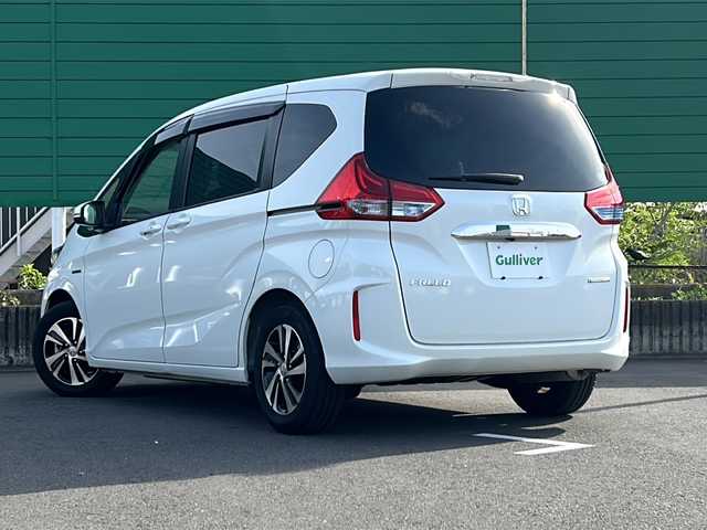 ホンダ フリード ハイブリット G ホンダセンシング 茨城県 2019(平31)年 1.8万km ホワイトオーキッドパール 純正ナビゲーション/CD/DVD/Bluetooth/フルセグTV/バックカメラ/ホンダセンシング/・衝突軽減ブレーキ/・誤発進抑制機能/・アダプティブ・クルーズ・コントロール/・車線維持支援システム/・歩行者事故低減ステアリング/・路外逸脱抑制機能/・先行車発進お知らせ機能/ビルトインETC/前方ドライブレコーダー/ハーフレザーシート/両側パワースライドドア/純正15インチAW/オートライト/LEDヘッドライト