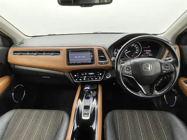 ホンダ ヴェゼル ハイブリッド Z ホンダセンシング 熊本県 2016(平28)年 5.1万km クリスタルブラックパール 純正ナビVXM-165VFi（ＣＤ・ＤＶＤ・フルセグ・ＢＴ）/バックカメラ　/アルパインフリップダウンモニター　/ビルトインＥＴＣ　/前席シートヒーター　/ホンダセンシング/・衝突軽減ブレーキ　/・レーンキープアシスト/・標識認識システム/・路外逸脱制御機能/・アダブティブクルーズコントロール/・先行車発進お知らせ/横滑り防止/パドルシフト/ハーフレザーシート/純正フロアマット/純正１７インチAW/オートライト/LEDヘッドライト/スマートキー/プッシュスタート