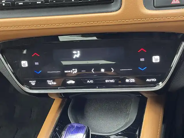 ホンダ ヴェゼル ハイブリッド Z ホンダセンシング 熊本県 2016(平28)年 5.1万km クリスタルブラックパール 純正ナビVXM-165VFi（ＣＤ・ＤＶＤ・フルセグ・ＢＴ）/バックカメラ　/アルパインフリップダウンモニター　/ビルトインＥＴＣ　/前席シートヒーター　/ホンダセンシング/・衝突軽減ブレーキ　/・レーンキープアシスト/・標識認識システム/・路外逸脱制御機能/・アダブティブクルーズコントロール/・先行車発進お知らせ/横滑り防止/パドルシフト/ハーフレザーシート/純正フロアマット/純正１７インチAW/オートライト/LEDヘッドライト/スマートキー/プッシュスタート