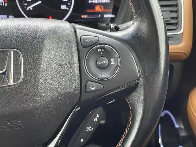 ホンダ ヴェゼル ハイブリッド Z ホンダセンシング 熊本県 2016(平28)年 5.1万km クリスタルブラックパール 純正ナビVXM-165VFi（ＣＤ・ＤＶＤ・フルセグ・ＢＴ）/バックカメラ　/アルパインフリップダウンモニター　/ビルトインＥＴＣ　/前席シートヒーター　/ホンダセンシング/・衝突軽減ブレーキ　/・レーンキープアシスト/・標識認識システム/・路外逸脱制御機能/・アダブティブクルーズコントロール/・先行車発進お知らせ/横滑り防止/パドルシフト/ハーフレザーシート/純正フロアマット/純正１７インチAW/オートライト/LEDヘッドライト/スマートキー/プッシュスタート