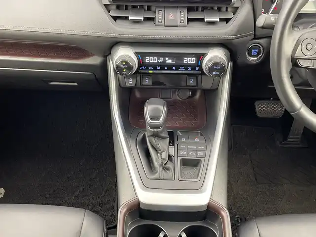 トヨタ ＲＡＶ４ G 新潟県 2019(令1)年 2.1万km センシュアルレッドマイカ 禁煙車/4WD/純正９インチメモリナビ/フルセグ/　CD/SD/Bluetooth/NSZT-Y68T/黒革シート/前席シートヒーター/運転席パワーシート/スマートキー/ETC/パワーバックドア/ステアリングヒーター/レーダークルーズコントロール/衝突被害軽減ブレーキ/ドライブレコーダー/LEDヘッドライト/オートライト/オートハイビーム/純正アルミ付きノーマルタイヤ/　（積み込み８mm）
