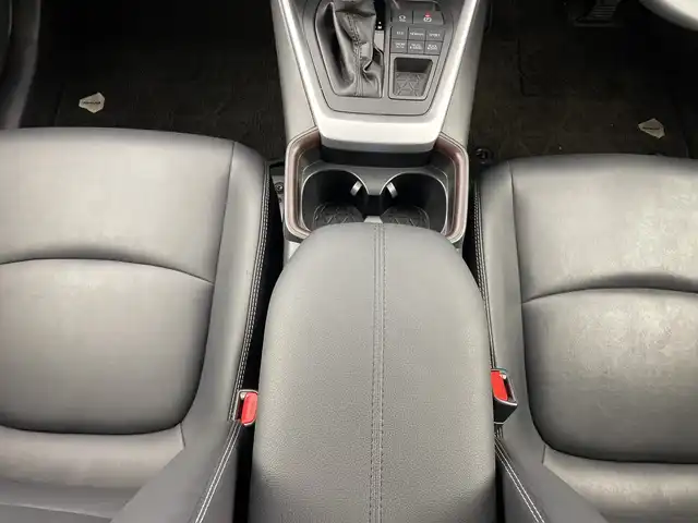 トヨタ ＲＡＶ４ G 新潟県 2019(令1)年 2.1万km センシュアルレッドマイカ 禁煙車/4WD/純正９インチメモリナビ/フルセグ/　CD/SD/Bluetooth/NSZT-Y68T/黒革シート/前席シートヒーター/運転席パワーシート/スマートキー/ETC/パワーバックドア/ステアリングヒーター/レーダークルーズコントロール/衝突被害軽減ブレーキ/ドライブレコーダー/LEDヘッドライト/オートライト/オートハイビーム/純正アルミ付きノーマルタイヤ/　（積み込み８mm）