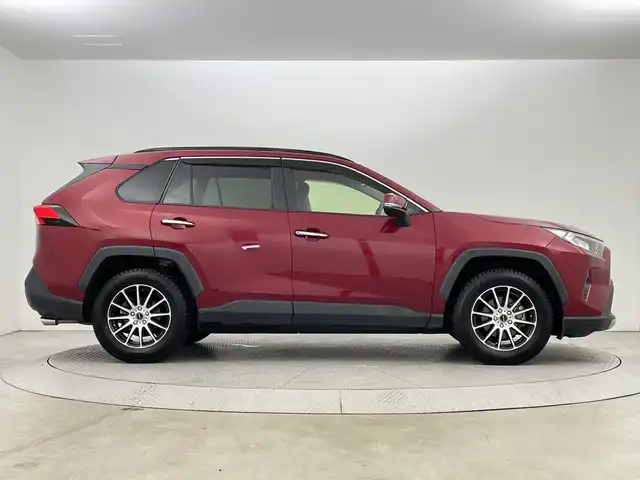 トヨタ ＲＡＶ４ G 新潟県 2019(令1)年 2.1万km センシュアルレッドマイカ 禁煙車/4WD/純正９インチメモリナビ/フルセグ/　CD/SD/Bluetooth/NSZT-Y68T/黒革シート/前席シートヒーター/運転席パワーシート/スマートキー/ETC/パワーバックドア/ステアリングヒーター/レーダークルーズコントロール/衝突被害軽減ブレーキ/ドライブレコーダー/LEDヘッドライト/オートライト/オートハイビーム/純正アルミ付きノーマルタイヤ/　（積み込み８mm）