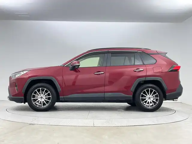 トヨタ ＲＡＶ４ G 新潟県 2019(令1)年 2.1万km センシュアルレッドマイカ 禁煙車/4WD/純正９インチメモリナビ/フルセグ/　CD/SD/Bluetooth/NSZT-Y68T/黒革シート/前席シートヒーター/運転席パワーシート/スマートキー/ETC/パワーバックドア/ステアリングヒーター/レーダークルーズコントロール/衝突被害軽減ブレーキ/ドライブレコーダー/LEDヘッドライト/オートライト/オートハイビーム/純正アルミ付きノーマルタイヤ/　（積み込み８mm）