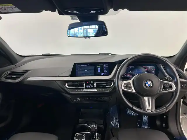 ＢＭＷ １１８ｄ 岡山県 2020(令2)年 3.9万km アルピンホワイトⅢ 純正ナビ　/バックカメラ　/ハーフレザーシート　/ブラインドスポットモニター/ワイヤレスチャージ　/クルーズコントロール/コーナーセンサー/ＡＵＴＯＨＯＬＤ　/横滑り防止装置　/衝突軽減ブレーキ　/車線逸脱警報　/オートライト/オートワイパー　/アイドリングストップ　/パワーシート/LEDヘッドライト