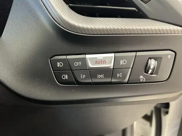ＢＭＷ １１８ｄ 岡山県 2020(令2)年 3.9万km アルピンホワイトⅢ 純正ナビ　/バックカメラ　/ハーフレザーシート　/ブラインドスポットモニター/ワイヤレスチャージ　/クルーズコントロール/コーナーセンサー/ＡＵＴＯＨＯＬＤ　/横滑り防止装置　/衝突軽減ブレーキ　/車線逸脱警報　/オートライト/オートワイパー　/アイドリングストップ　/パワーシート/LEDヘッドライト