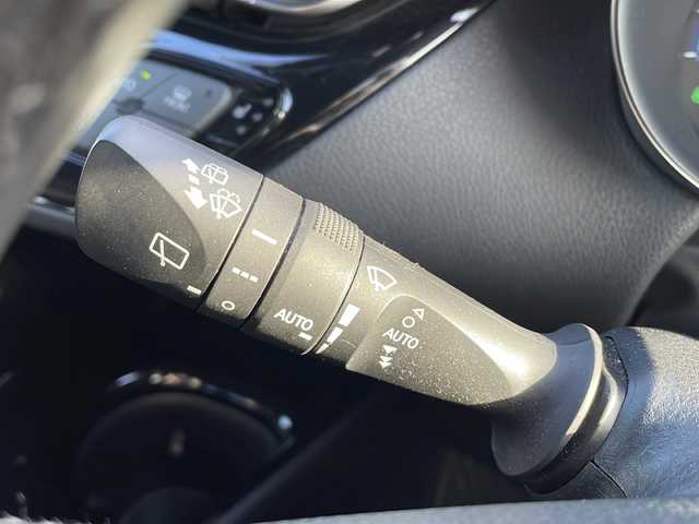 トヨタ Ｃ－ＨＲ G 山口県 2019(令1)年 4.4万km ブラックマイカ 純正9インチメモリーナビ/・Bluetooth接続/・フルセグTV/・AM/FM/CD/DVD/トヨタセーフティセンス/・レーンキープアシスト/・プリクラッシュセーフティ/・ハイビームアシスト/・レーダークルーズコントロール/オートブレーキホールド/前後ドライブレコーダー/ETC/バックカメラ/ハーフレザーシート/シートヒーター(D席/N席）/純正18インチアルミホイール/LEDオートヘッドライト