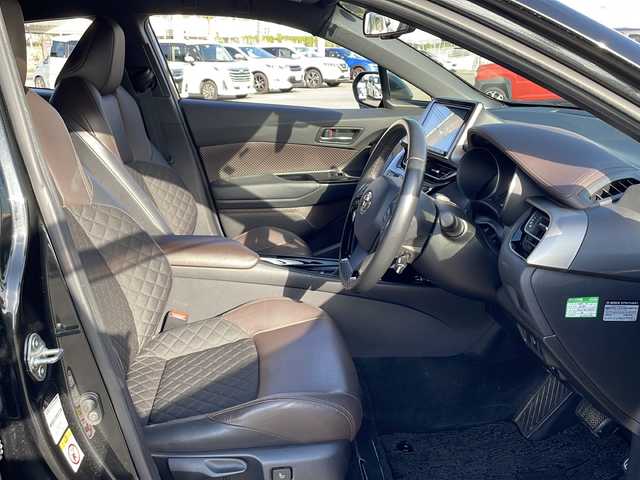 トヨタ Ｃ－ＨＲ G 山口県 2019(令1)年 4.4万km ブラックマイカ 純正9インチメモリーナビ/・Bluetooth接続/・フルセグTV/・AM/FM/CD/DVD/トヨタセーフティセンス/・レーンキープアシスト/・プリクラッシュセーフティ/・ハイビームアシスト/・レーダークルーズコントロール/オートブレーキホールド/前後ドライブレコーダー/ETC/バックカメラ/ハーフレザーシート/シートヒーター(D席/N席）/純正18インチアルミホイール/LEDオートヘッドライト