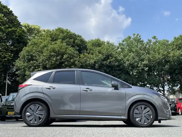 日産 ノート X 東京都 2022(令4)年 1.7万km ダークメタルグレー 純正ナビ/・Bluetoothオーディオ/フルセグTV/HDMI/インテリジェントアラウンドビューモニター/インテリジェントルームミラー/プロパイロット/LEDヘッドランプ/・アダプティブLEDヘッドライトシステム/ETC/純正ドライブレコーダー（前方）/取扱説明書/保証書/スペアキー1本