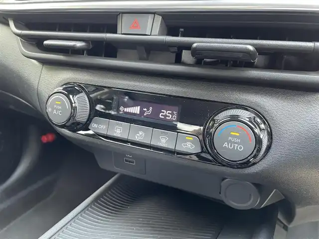 日産 ノート X 東京都 2022(令4)年 1.7万km ダークメタルグレー 純正ナビ/・Bluetoothオーディオ/フルセグTV/HDMI/インテリジェントアラウンドビューモニター/インテリジェントルームミラー/プロパイロット/LEDヘッドランプ/・アダプティブLEDヘッドライトシステム/ETC/純正ドライブレコーダー（前方）/取扱説明書/保証書/スペアキー1本