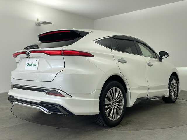 トヨタ ハリアー Z 兵庫県 2020(令2)年 3.2万km ホワイトパールクリスタルシャイン ・純正12.3インチT-Ccnnectナビ/　Bluetoothオーディオ/　AUX接続/　フルセグテレビ/　USB接続/・バックカメラ/・ビルドインETC2.0/・Toyota Safety Sense/　プリクラッシュセーフティ/　レーンディパーチャーアラート/　オートマチックハイビーム/・先行車発進告知機能/・パーキングサポートブレーキ（前後方静止物）/・車両接近通報装置/・レーダークルーズコントロール/・ブラインドスポットモニター/・電動リアゲート/・前後ドライブレコーダー/・純正フロアマット/・パワーシート（運転席）/・ハーフレザーシート/・モデリスタエアロ/・純正19インチアルミホイール/・電動パーキングブレーキ/・オートブレーキホールド/・革巻きステアリング/・ステアリングスイッチ/・デジタルインナーミラー/・ヘッドアップディスプレイ/・ABS/・横滑り防止機能/・前後コーナーセンサー/・盗難防止装置/・オートライト/・LEDヘッドライト/・W＋サイドエアバック/・カーテンエアバック/・スマートキー/・AACエアコン