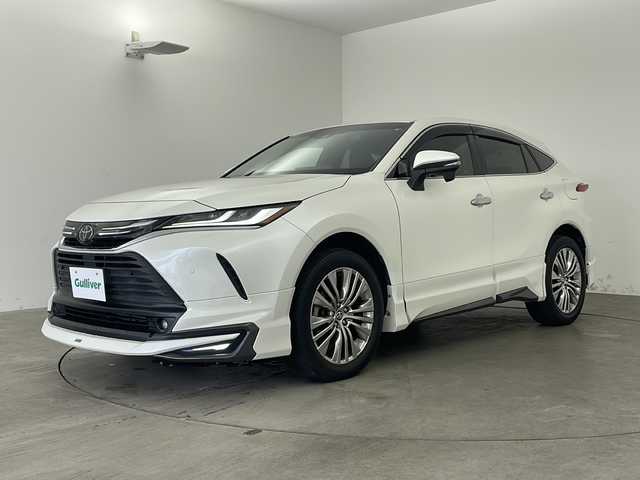 トヨタ ハリアー Z 兵庫県 2020(令2)年 3.2万km ホワイトパールクリスタルシャイン ・純正12.3インチT-Ccnnectナビ/　Bluetoothオーディオ/　AUX接続/　フルセグテレビ/　USB接続/・バックカメラ/・ビルドインETC2.0/・Toyota Safety Sense/　プリクラッシュセーフティ/　レーンディパーチャーアラート/　オートマチックハイビーム/・先行車発進告知機能/・パーキングサポートブレーキ（前後方静止物）/・車両接近通報装置/・レーダークルーズコントロール/・ブラインドスポットモニター/・電動リアゲート/・前後ドライブレコーダー/・純正フロアマット/・パワーシート（運転席）/・ハーフレザーシート/・モデリスタエアロ/・純正19インチアルミホイール/・電動パーキングブレーキ/・オートブレーキホールド/・革巻きステアリング/・ステアリングスイッチ/・デジタルインナーミラー/・ヘッドアップディスプレイ/・ABS/・横滑り防止機能/・前後コーナーセンサー/・盗難防止装置/・オートライト/・LEDヘッドライト/・W＋サイドエアバック/・カーテンエアバック/・スマートキー/・AACエアコン