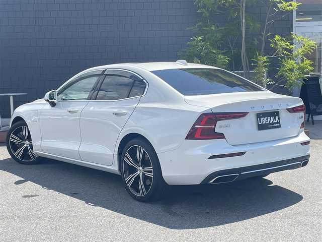 ボルボ Ｓ６０ T6 ツインEG AWD インスクリプション 滋賀県 2020(令2)年 4.4万km クリスタルホワイトP 電動パノラマサンルーフ/ヘッドアップディスプレイ/ホワイトレザーシート/・前席メモリ付きパワーシート/・全席シートヒーター/・前席シートベンチレーション/インテリセーフ/・ACC/・BLIS/・LKA/・CTA/純正HDDナビ/（BT/地デジ/CarPlay）/harman/kardonサウンド/360°カメラ/純正LEDヘッドライト/純正19インチAW/保証書