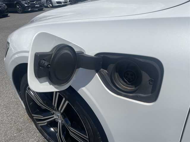 ボルボ Ｓ６０ T6 ツインEG AWD インスクリプション 滋賀県 2020(令2)年 4.4万km クリスタルホワイトP 電動パノラマサンルーフ/ヘッドアップディスプレイ/ホワイトレザーシート/・前席メモリ付きパワーシート/・全席シートヒーター/・前席シートベンチレーション/インテリセーフ/・ACC/・BLIS/・LKA/・CTA/純正HDDナビ/（BT/地デジ/CarPlay）/harman/kardonサウンド/360°カメラ/純正LEDヘッドライト/純正19インチAW/保証書