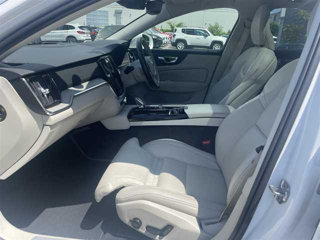 ボルボ Ｓ６０ T6 ツインEG AWD インスクリプション 滋賀県 2020(令2)年 4.4万km クリスタルホワイトP 電動パノラマサンルーフ/ヘッドアップディスプレイ/ホワイトレザーシート/・前席メモリ付きパワーシート/・全席シートヒーター/・前席シートベンチレーション/インテリセーフ/・ACC/・BLIS/・LKA/・CTA/純正HDDナビ/（BT/地デジ/CarPlay）/harman/kardonサウンド/360°カメラ/純正LEDヘッドライト/純正19インチAW/保証書