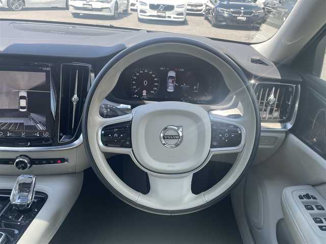 ボルボ Ｓ６０ T6 ツインEG AWD インスクリプション 滋賀県 2020(令2)年 4.4万km クリスタルホワイトP 電動パノラマサンルーフ/ヘッドアップディスプレイ/ホワイトレザーシート/・前席メモリ付きパワーシート/・全席シートヒーター/・前席シートベンチレーション/インテリセーフ/・ACC/・BLIS/・LKA/・CTA/純正HDDナビ/（BT/地デジ/CarPlay）/harman/kardonサウンド/360°カメラ/純正LEDヘッドライト/純正19インチAW/保証書