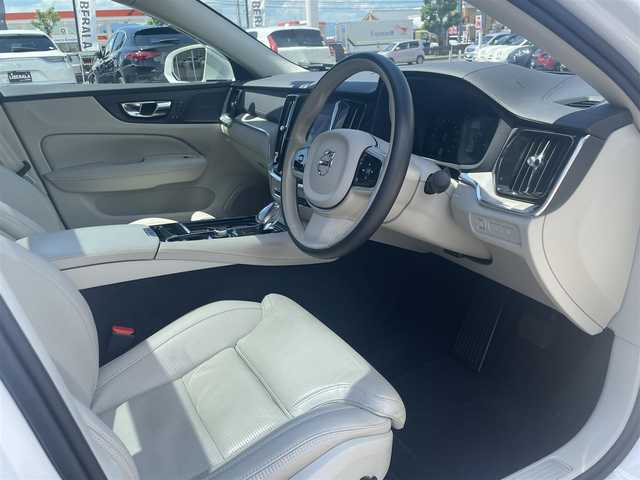 ボルボ Ｓ６０ T6 ツインEG AWD インスクリプション 滋賀県 2020(令2)年 4.4万km クリスタルホワイトP 電動パノラマサンルーフ/ヘッドアップディスプレイ/ホワイトレザーシート/・前席メモリ付きパワーシート/・全席シートヒーター/・前席シートベンチレーション/インテリセーフ/・ACC/・BLIS/・LKA/・CTA/純正HDDナビ/（BT/地デジ/CarPlay）/harman/kardonサウンド/360°カメラ/純正LEDヘッドライト/純正19インチAW/保証書
