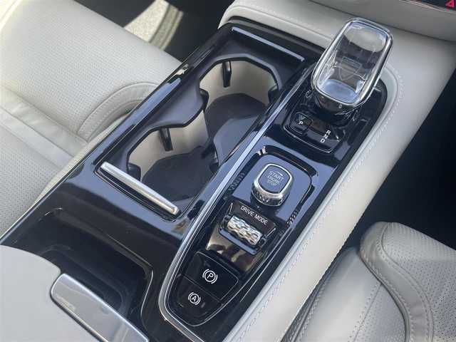ボルボ Ｓ６０ T6 ツインEG AWD インスクリプション 滋賀県 2020(令2)年 4.4万km クリスタルホワイトP 電動パノラマサンルーフ/ヘッドアップディスプレイ/ホワイトレザーシート/・前席メモリ付きパワーシート/・全席シートヒーター/・前席シートベンチレーション/インテリセーフ/・ACC/・BLIS/・LKA/・CTA/純正HDDナビ/（BT/地デジ/CarPlay）/harman/kardonサウンド/360°カメラ/純正LEDヘッドライト/純正19インチAW/保証書