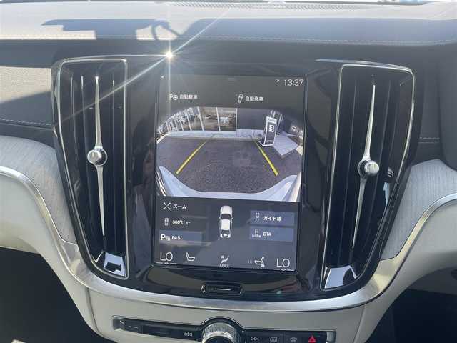ボルボ Ｓ６０ T6 ツインEG AWD インスクリプション 滋賀県 2020(令2)年 4.4万km クリスタルホワイトP 電動パノラマサンルーフ/ヘッドアップディスプレイ/ホワイトレザーシート/・前席メモリ付きパワーシート/・全席シートヒーター/・前席シートベンチレーション/インテリセーフ/・ACC/・BLIS/・LKA/・CTA/純正HDDナビ/（BT/地デジ/CarPlay）/harman/kardonサウンド/360°カメラ/純正LEDヘッドライト/純正19インチAW/保証書