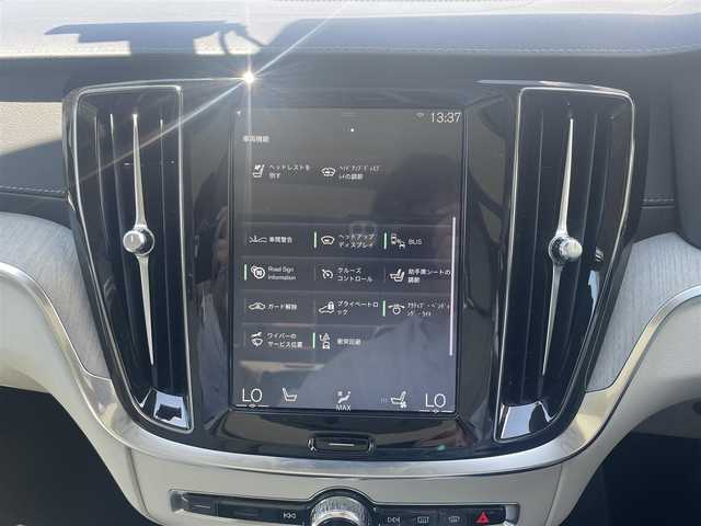 ボルボ Ｓ６０ T6 ツインEG AWD インスクリプション 滋賀県 2020(令2)年 4.4万km クリスタルホワイトP 電動パノラマサンルーフ/ヘッドアップディスプレイ/ホワイトレザーシート/・前席メモリ付きパワーシート/・全席シートヒーター/・前席シートベンチレーション/インテリセーフ/・ACC/・BLIS/・LKA/・CTA/純正HDDナビ/（BT/地デジ/CarPlay）/harman/kardonサウンド/360°カメラ/純正LEDヘッドライト/純正19インチAW/保証書