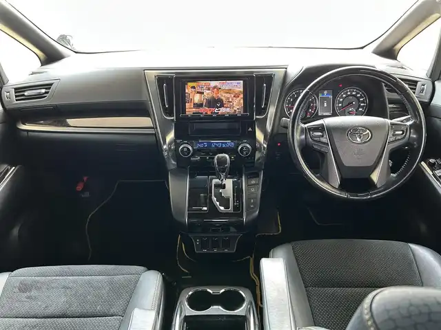 トヨタ ヴェルファイア Z Aエディション ゴールデンアイズ 長崎県 2017(平29)年 9.6万km ブラック 純正SDナビ(FM/AM/フルセグ/BT/CD/DVD)/バックカメラ/プッシュスタート/スマートキー/ビルトインETC/純正フロアマット/純正18インチアルミホイール/ドアバイザー/社外フリップダウンモニター/2列目オットマン/ルーフカラーイルミネーション/両側パワスラ/パワーバックドア/ABS/横滑り防止装置/盗難防止装置/オートライト/SRSダブル・サイドエアバッグ/SRSカーテンエアバッグ/ISOFIX/取扱説明書/保証書/スペアキー