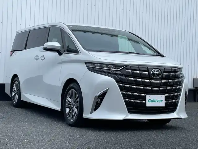 トヨタ アルファード Z 千葉県 2023(令5)年 0.6万km プラチナホワイトパールマイカ 純正14インチナビ/（フルセグTV/BT/appleCarPlay/Androidauto）/全周囲カメラ/衝突被害軽減システム/車線逸脱警報/クルーズコントロール/左右独立ムーンルーフ/レザーシート/両側パワースライドドア/横滑り防止装置/ETC/アイドリングストップ/LEDヘッドライト/フォグランプ/オートライト/ウィンカーミラー/電動格納ミラー/純正18インチAW/シートヒーター/エアシート/ステアリングヒーター/プッシュスタート/スマートキー