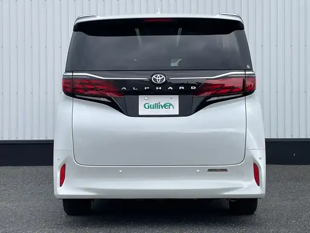 トヨタ アルファード Z 千葉県 2023(令5)年 0.6万km プラチナホワイトパールマイカ 純正14インチナビ/（フルセグTV/BT/appleCarPlay/Androidauto）/全周囲カメラ/衝突被害軽減システム/車線逸脱警報/クルーズコントロール/左右独立ムーンルーフ/レザーシート/両側パワースライドドア/横滑り防止装置/ETC/アイドリングストップ/LEDヘッドライト/フォグランプ/オートライト/ウィンカーミラー/電動格納ミラー/純正18インチAW/シートヒーター/エアシート/ステアリングヒーター/プッシュスタート/スマートキー