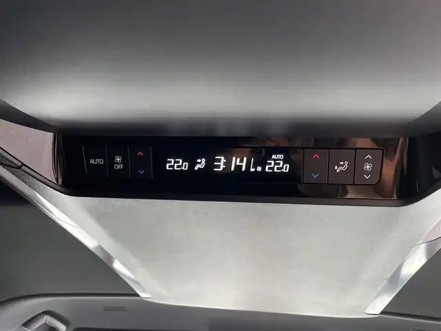 トヨタ アルファード Z 千葉県 2023(令5)年 0.6万km プラチナホワイトパールマイカ 純正14インチナビ/（フルセグTV/BT/appleCarPlay/Androidauto）/全周囲カメラ/衝突被害軽減システム/車線逸脱警報/クルーズコントロール/左右独立ムーンルーフ/レザーシート/両側パワースライドドア/横滑り防止装置/ETC/アイドリングストップ/LEDヘッドライト/フォグランプ/オートライト/ウィンカーミラー/電動格納ミラー/純正18インチAW/シートヒーター/エアシート/ステアリングヒーター/プッシュスタート/スマートキー