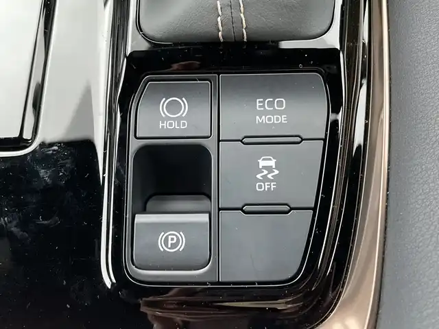 トヨタ アルファード Z 千葉県 2023(令5)年 0.6万km プラチナホワイトパールマイカ 純正14インチナビ/（フルセグTV/BT/appleCarPlay/Androidauto）/全周囲カメラ/衝突被害軽減システム/車線逸脱警報/クルーズコントロール/左右独立ムーンルーフ/レザーシート/両側パワースライドドア/横滑り防止装置/ETC/アイドリングストップ/LEDヘッドライト/フォグランプ/オートライト/ウィンカーミラー/電動格納ミラー/純正18インチAW/シートヒーター/エアシート/ステアリングヒーター/プッシュスタート/スマートキー