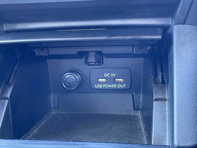 スバル アウトバック リミテッド 青森県 2015(平27)年 9.4万km クリスタルホワイトP 4WD/純正8インチナビ・フルセグTV/CD・DVD・Bluetooth・SD/バックカメラ/黒レザーシート/前席パワーシート/前後席シートヒーター/パワーバックドア/アイサイトver.3/アドバンスドセイフティパッケージ/衝突軽減ブレーキ/追従クルーズコントロール/アクティブレーンキープ/ハイビームアシスト/ブラインドスポットモニター/純正前方ドライブレコーダー/サイド・カーテンエアバッグ/ビルトインETC/パドルシフト/LEDヘッドライト/フォグランプ/リアフォグランプ/純正18インチアルミ/ルーフレール