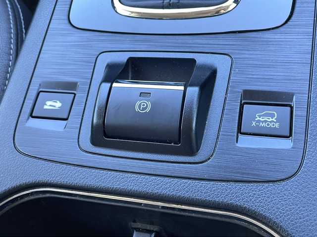 スバル アウトバック リミテッド 青森県 2015(平27)年 9.4万km クリスタルホワイトP 4WD/純正8インチナビ・フルセグTV/CD・DVD・Bluetooth・SD/バックカメラ/黒レザーシート/前席パワーシート/前後席シートヒーター/パワーバックドア/アイサイトver.3/アドバンスドセイフティパッケージ/衝突軽減ブレーキ/追従クルーズコントロール/アクティブレーンキープ/ハイビームアシスト/ブラインドスポットモニター/純正前方ドライブレコーダー/サイド・カーテンエアバッグ/ビルトインETC/パドルシフト/LEDヘッドライト/フォグランプ/リアフォグランプ/純正18インチアルミ/ルーフレール