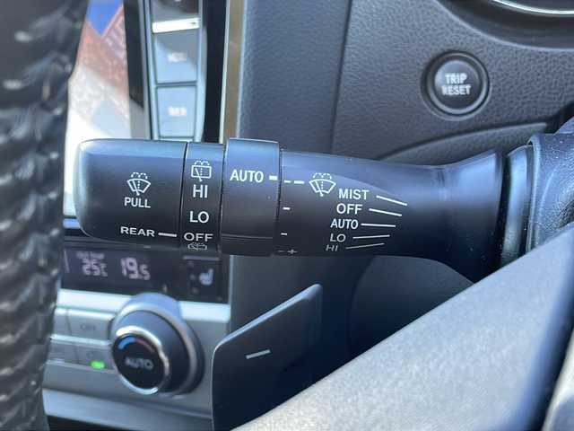 スバル アウトバック リミテッド 青森県 2015(平27)年 9.4万km クリスタルホワイトP 4WD/純正8インチナビ・フルセグTV/CD・DVD・Bluetooth・SD/バックカメラ/黒レザーシート/前席パワーシート/前後席シートヒーター/パワーバックドア/アイサイトver.3/アドバンスドセイフティパッケージ/衝突軽減ブレーキ/追従クルーズコントロール/アクティブレーンキープ/ハイビームアシスト/ブラインドスポットモニター/純正前方ドライブレコーダー/サイド・カーテンエアバッグ/ビルトインETC/パドルシフト/LEDヘッドライト/フォグランプ/リアフォグランプ/純正18インチアルミ/ルーフレール