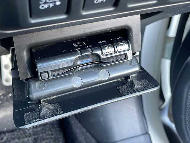 スバル アウトバック リミテッド 青森県 2015(平27)年 9.4万km クリスタルホワイトP 4WD/純正8インチナビ・フルセグTV/CD・DVD・Bluetooth・SD/バックカメラ/黒レザーシート/前席パワーシート/前後席シートヒーター/パワーバックドア/アイサイトver.3/アドバンスドセイフティパッケージ/衝突軽減ブレーキ/追従クルーズコントロール/アクティブレーンキープ/ハイビームアシスト/ブラインドスポットモニター/純正前方ドライブレコーダー/サイド・カーテンエアバッグ/ビルトインETC/パドルシフト/LEDヘッドライト/フォグランプ/リアフォグランプ/純正18インチアルミ/ルーフレール