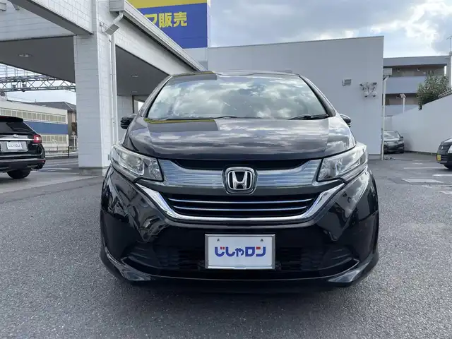 ホンダ フリード ハイブリット G 埼玉県 2018(平30)年 11.8万km プレミアムスパークルブラックパール (株)IDOMが運営する【じしゃロン鳩ヶ谷店】の自社ローン専用車両になりますこちらは現金またはオートローンご利用時の価格です。自社ローンご希望の方は別途その旨お申付け下さい/登録時117440km/後席キャプテンシート/純正メモリナビ(品番:AVIC-MRZ099)/・AM/FM・CD/DVD・BT・MSV(HDD)/バックカメラ/先行車発進お知らせ機能/ビルトインETC/クルーズコントロール/前方ドライブレコーダー(品番:DRY-ST1600)/両側スライドドア/・右側イージークローザードア/・左側パワースライドドア/後席ロールサンシェード/ウォークスルー/3列シート/フルフラットシート/純正フロアマット/社外シートカバー/オートライト/純正LEDヘッドライト/プッシュスタート/スマートキー/ドアバイザー/横滑り防止機能/ワイパーデアイサー