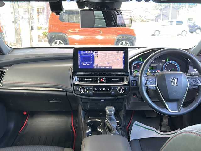 トヨタ クラウン ハイブリッド RS 福島県 2021(令3)年 5.6万km プレシャスホワイトパール 登録時走行距離:55987km/ワンオーナー/純正メーカーナビ/ (フルセグTV/BT/CD/DVD/SD/USB/AM/FM)/全周囲カメラ/プッシュスタート/レーダークルーズコントロール/ハーフレザーシート/パワーシート/ (D席/N席)/シートヒーター/ (D席/N席）/ETC/ドライブレコーダー/純正フロアマット/純正18インチAW/LEDヘッドライト/フォグランプ/電動格納ミラー/ウィンカーミラー/ドアバイザー/トヨタセーフティセンス/ ・プリクラッシュセーフティ/ ・ブラインドスポットモニター/ ・レーンディパーチャーアラート/ ・クリアランスソナー/スマートキー/スペアキー×１/取扱説明書/保証書