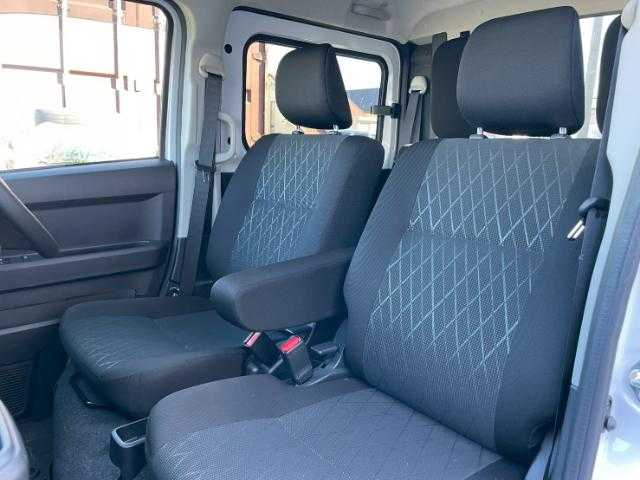 ダイハツ アトレー バン デッキバン 岩手県 2024(令6)年 1万km シャイニングホワイトパール 純正ナビ　Ｂｌｕｅｔｏｏｔｈ／ＣＤ／ＤＶＤ／フルセグＴＶ　/バックカメラ　/レーダークルーズコントロール　/アイドリングストップ　/前方ドラレコ　/４ＷＤ　/両側パワースライドドア　/横滑り防止措置　/ＡＡＣ　/ターボ