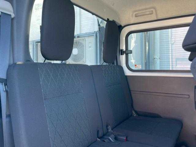 ダイハツ アトレー バン デッキバン 岩手県 2024(令6)年 1万km シャイニングホワイトパール 純正ナビ　Ｂｌｕｅｔｏｏｔｈ／ＣＤ／ＤＶＤ／フルセグＴＶ　/バックカメラ　/レーダークルーズコントロール　/アイドリングストップ　/前方ドラレコ　/４ＷＤ　/両側パワースライドドア　/横滑り防止措置　/ＡＡＣ　/ターボ