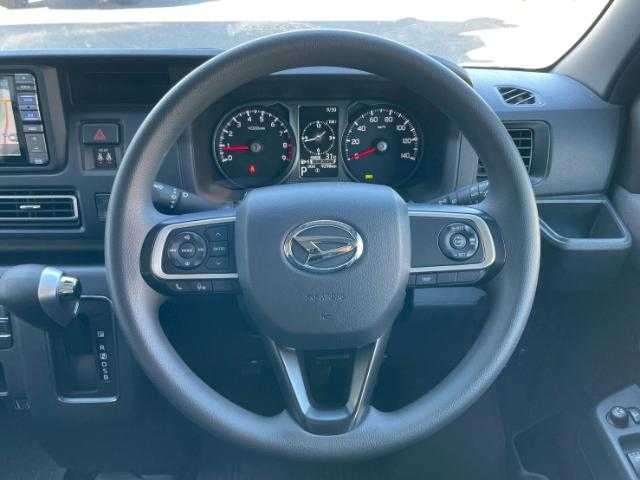 ダイハツ アトレー バン デッキバン 岩手県 2024(令6)年 1万km シャイニングホワイトパール 純正ナビ　Ｂｌｕｅｔｏｏｔｈ／ＣＤ／ＤＶＤ／フルセグＴＶ　/バックカメラ　/レーダークルーズコントロール　/アイドリングストップ　/前方ドラレコ　/４ＷＤ　/両側パワースライドドア　/横滑り防止措置　/ＡＡＣ　/ターボ