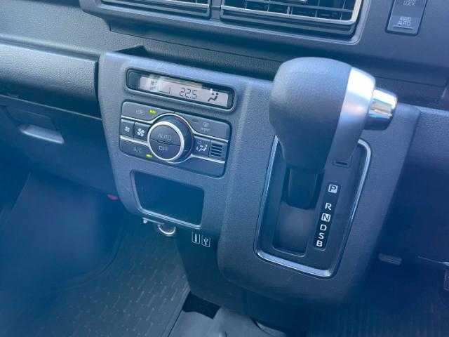 ダイハツ アトレー バン デッキバン 岩手県 2024(令6)年 1万km シャイニングホワイトパール 純正ナビ　Ｂｌｕｅｔｏｏｔｈ／ＣＤ／ＤＶＤ／フルセグＴＶ　/バックカメラ　/レーダークルーズコントロール　/アイドリングストップ　/前方ドラレコ　/４ＷＤ　/両側パワースライドドア　/横滑り防止措置　/ＡＡＣ　/ターボ