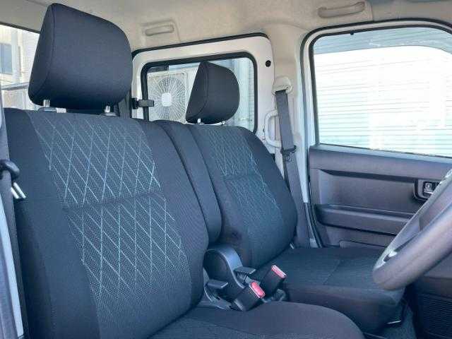 ダイハツ アトレー バン デッキバン 岩手県 2024(令6)年 1万km シャイニングホワイトパール 純正ナビ　Ｂｌｕｅｔｏｏｔｈ／ＣＤ／ＤＶＤ／フルセグＴＶ　/バックカメラ　/レーダークルーズコントロール　/アイドリングストップ　/前方ドラレコ　/４ＷＤ　/両側パワースライドドア　/横滑り防止措置　/ＡＡＣ　/ターボ