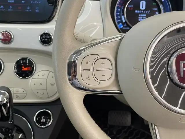 フィアット ５００ ツインエア ドルチェヴィータ 岡山県 2022(令4)年 3万km ビアンコ・ガーラ 純正ディスプレイオーディオ/社外デジタルインナーミラー　/ドラレコ　/オートA/C　/クルーズコントロール　/ガラスサンルーフ　/USB　/Bluetooth　/アップルカープレイ　/ステアリングリモコン　/キセノンヘッドライト　/フォグライト　/クローム装飾バンパー　/１５インチアルミ　/Dolcevita専用バッチ　/PDC　/ドアバイザー