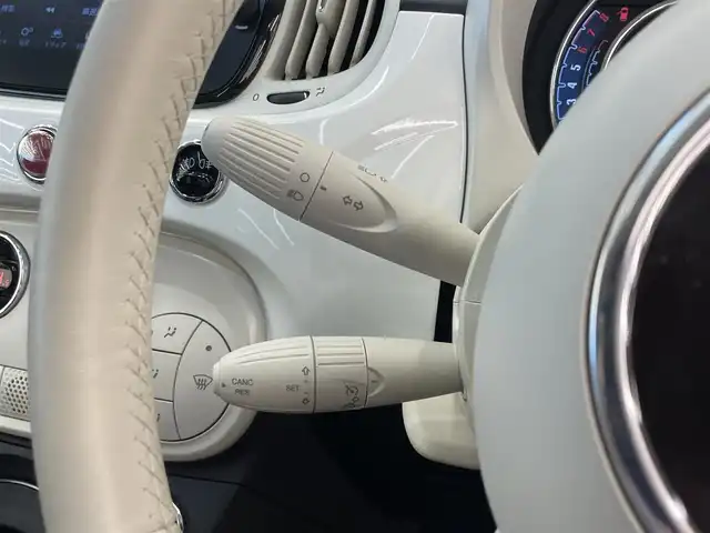 フィアット ５００ ツインエア ドルチェヴィータ 岡山県 2022(令4)年 3万km ビアンコ・ガーラ 純正ディスプレイオーディオ/社外デジタルインナーミラー　/ドラレコ　/オートA/C　/クルーズコントロール　/ガラスサンルーフ　/USB　/Bluetooth　/アップルカープレイ　/ステアリングリモコン　/キセノンヘッドライト　/フォグライト　/クローム装飾バンパー　/１５インチアルミ　/Dolcevita専用バッチ　/PDC　/ドアバイザー