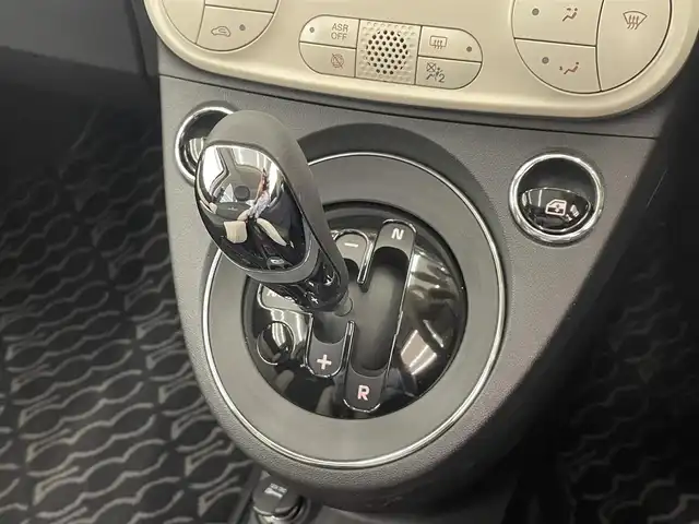 フィアット ５００ ツインエア ドルチェヴィータ 岡山県 2022(令4)年 3万km ビアンコ・ガーラ 純正ディスプレイオーディオ/社外デジタルインナーミラー　/ドラレコ　/オートA/C　/クルーズコントロール　/ガラスサンルーフ　/USB　/Bluetooth　/アップルカープレイ　/ステアリングリモコン　/キセノンヘッドライト　/フォグライト　/クローム装飾バンパー　/１５インチアルミ　/Dolcevita専用バッチ　/PDC　/ドアバイザー