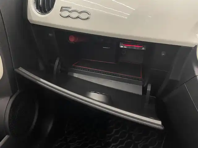 フィアット ５００ ツインエア ドルチェヴィータ 岡山県 2022(令4)年 3万km ビアンコ・ガーラ 純正ディスプレイオーディオ/社外デジタルインナーミラー　/ドラレコ　/オートA/C　/クルーズコントロール　/ガラスサンルーフ　/USB　/Bluetooth　/アップルカープレイ　/ステアリングリモコン　/キセノンヘッドライト　/フォグライト　/クローム装飾バンパー　/１５インチアルミ　/Dolcevita専用バッチ　/PDC　/ドアバイザー